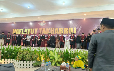 11 Santri MA Putra Al Irsyad Bondowoso Dikukuhkan sebagai Hafidz dalam Haflatut Taharruj 2025