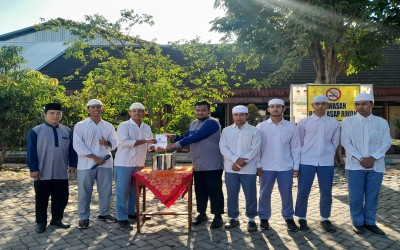 Gelakkan Gerakan Literasi Sekolah, Organisasi MPK MA Al Irsyad Ajak Santri Berdonasi Buku.